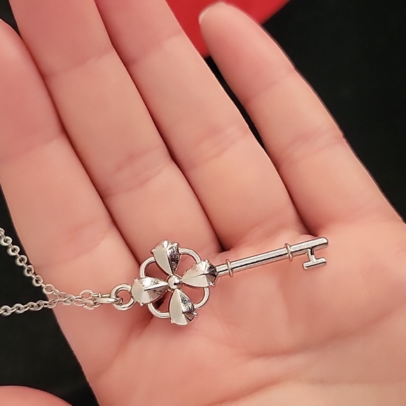 Necklace key purple 💜 - Picture 3 of 4